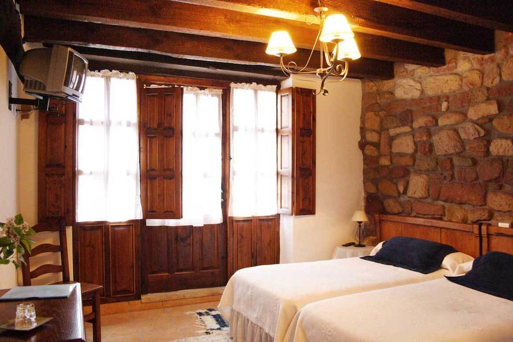 Casa Velarde Hotel Torrelavega Room photo