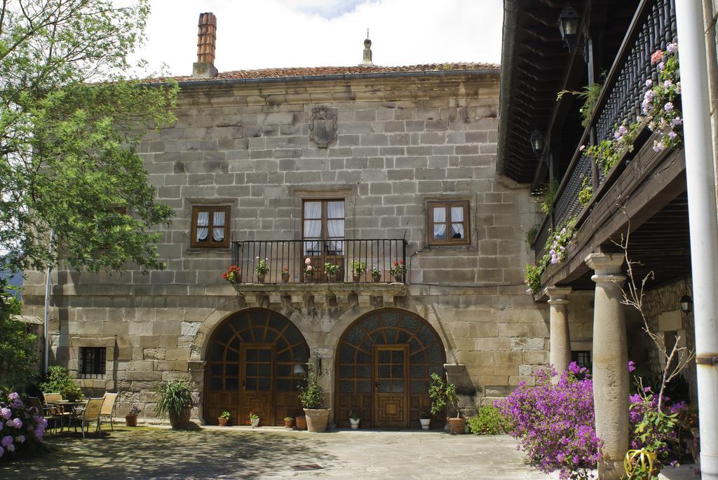 Casa Velarde Hotel Torrelavega Exterior photo